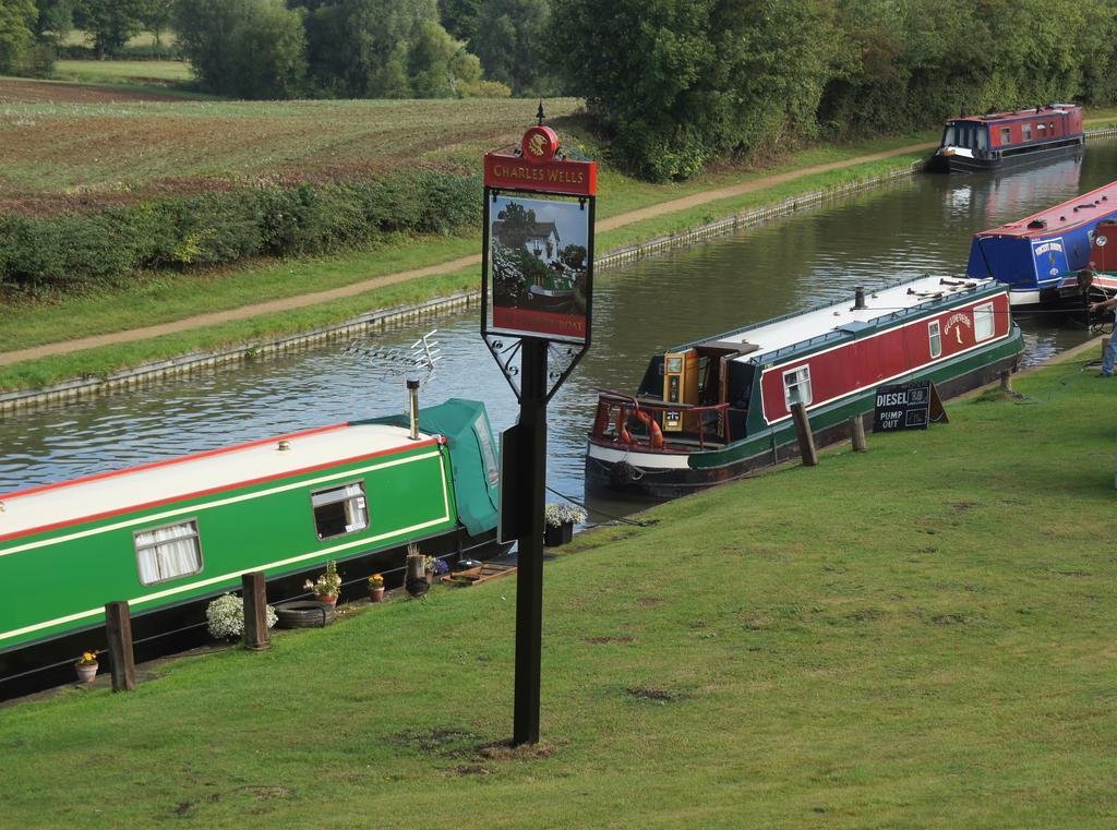 Narrowboat At Weedon Hotel Weedon Bec Exterior photo